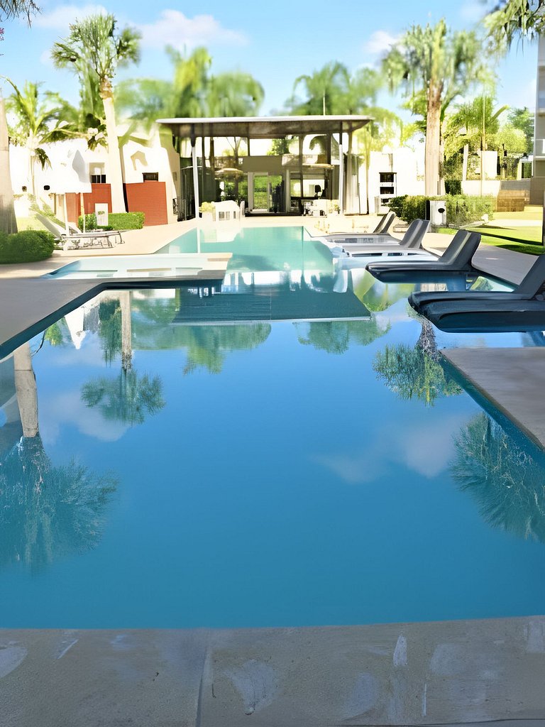 Penthouse/Romantic/Views/Beach/HotTub/WiFi/Kitchen