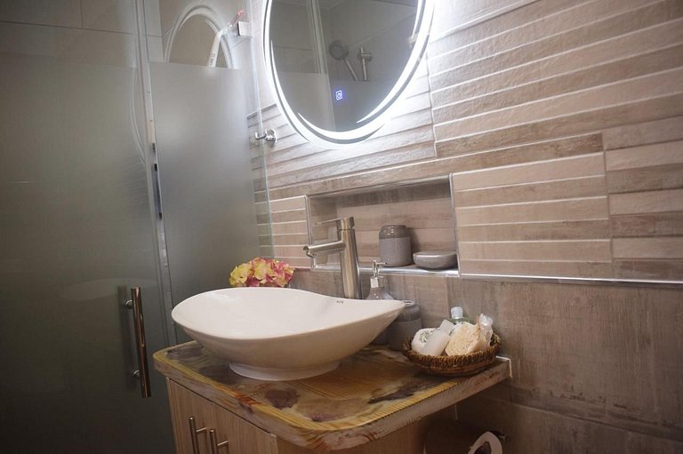 Penthouse/Romantic/Views/Beach/HotTub/WiFi/Kitchen