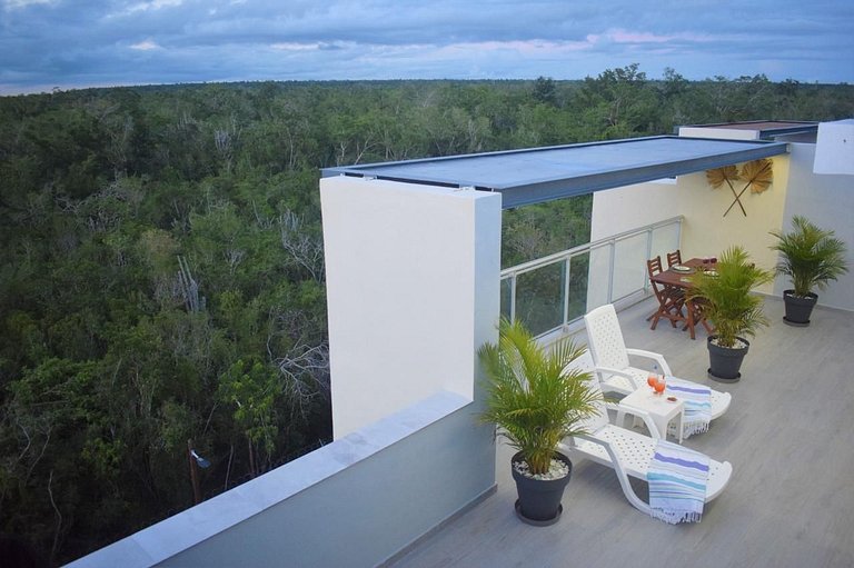 Penthouse/Romantic/Views/Beach/HotTub/WiFi/Kitchen