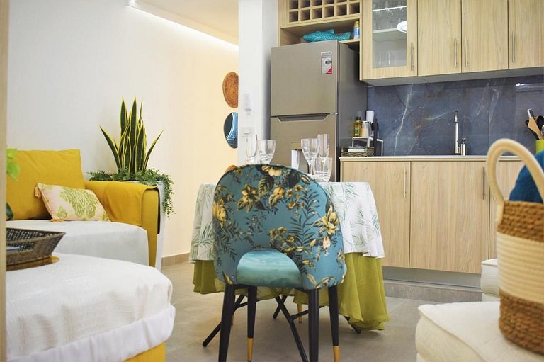 Penthouse/Romantic/Views/Beach/HotTub/WiFi/Kitchen