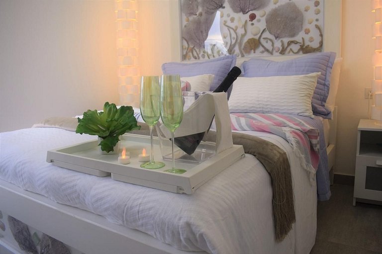 Penthouse/Romantic/Views/Beach/HotTub/WiFi/Kitchen