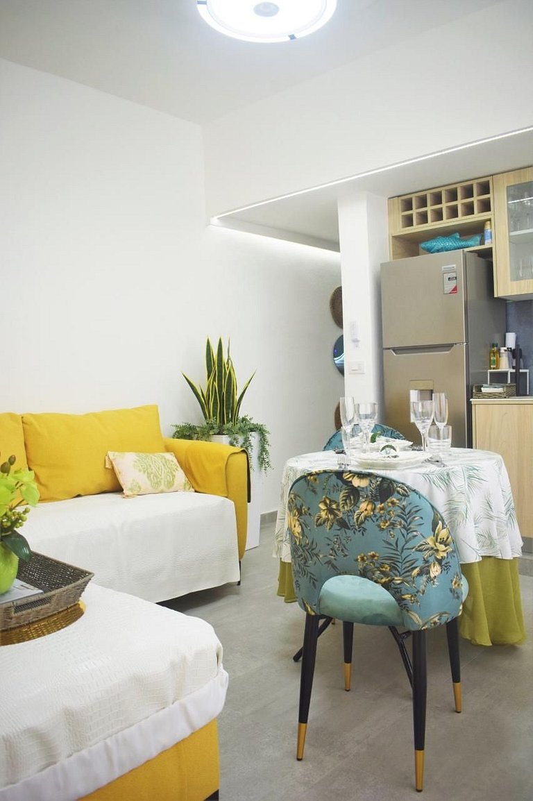 Penthouse/Romantic/Views/Beach/HotTub/WiFi/Kitchen