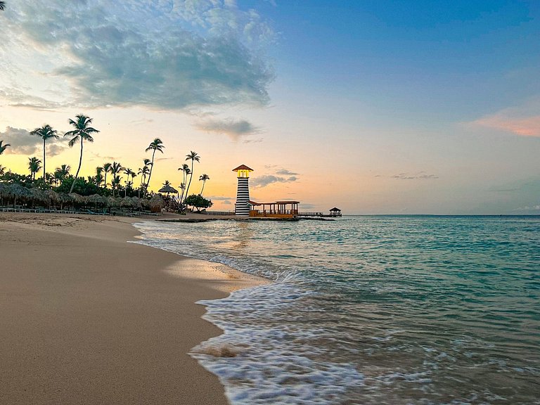 Penthouse/Romantic/Views/Beach/HotTub/WiFi/Kitchen