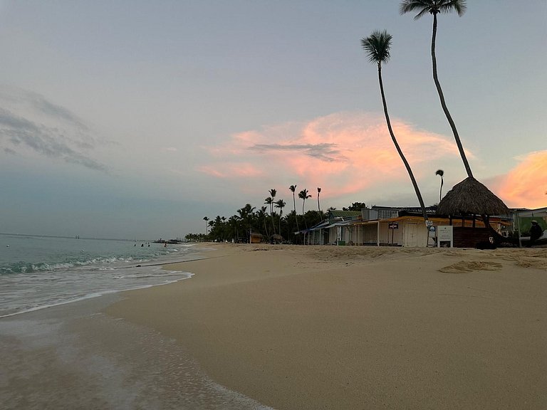 Penthouse/Romantic/Views/Beach/HotTub/WiFi/Kitchen