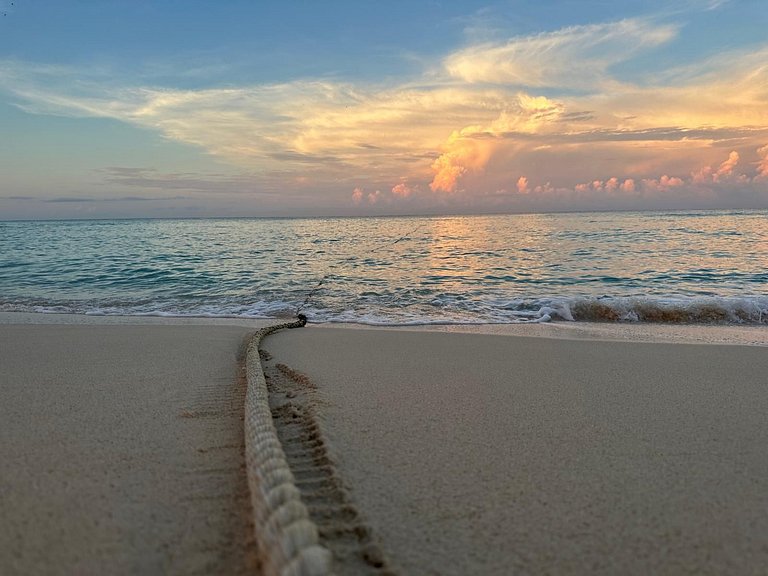 Penthouse/Romantic/Views/Beach/HotTub/WiFi/Kitchen