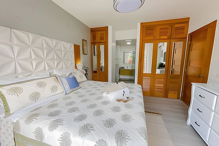 Elegant/Pool/Hot Tub/Beach