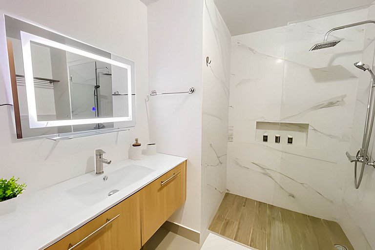 Full Kitchen/Kids Friendly/Beach/Hot Tub/Pool/WIFI