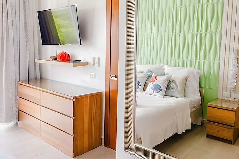 Beach/Wifi/Hot Tub/Lovely Views